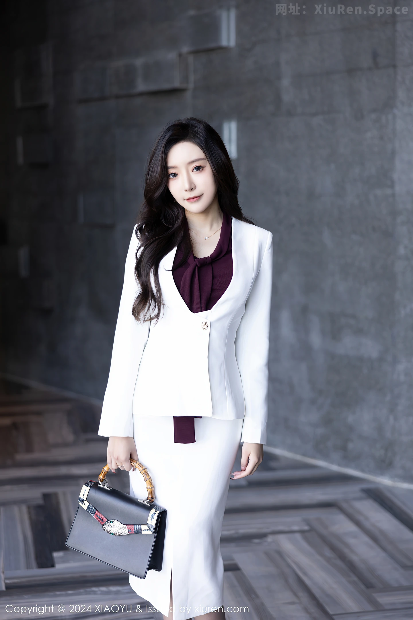 图片[3]-[XiaoYu画语界]Vol.1183 女神王馨瑶yanni白色OL制服露灰色蕾丝内衣配开档黑丝诱惑写真84P-秀人网官方网站